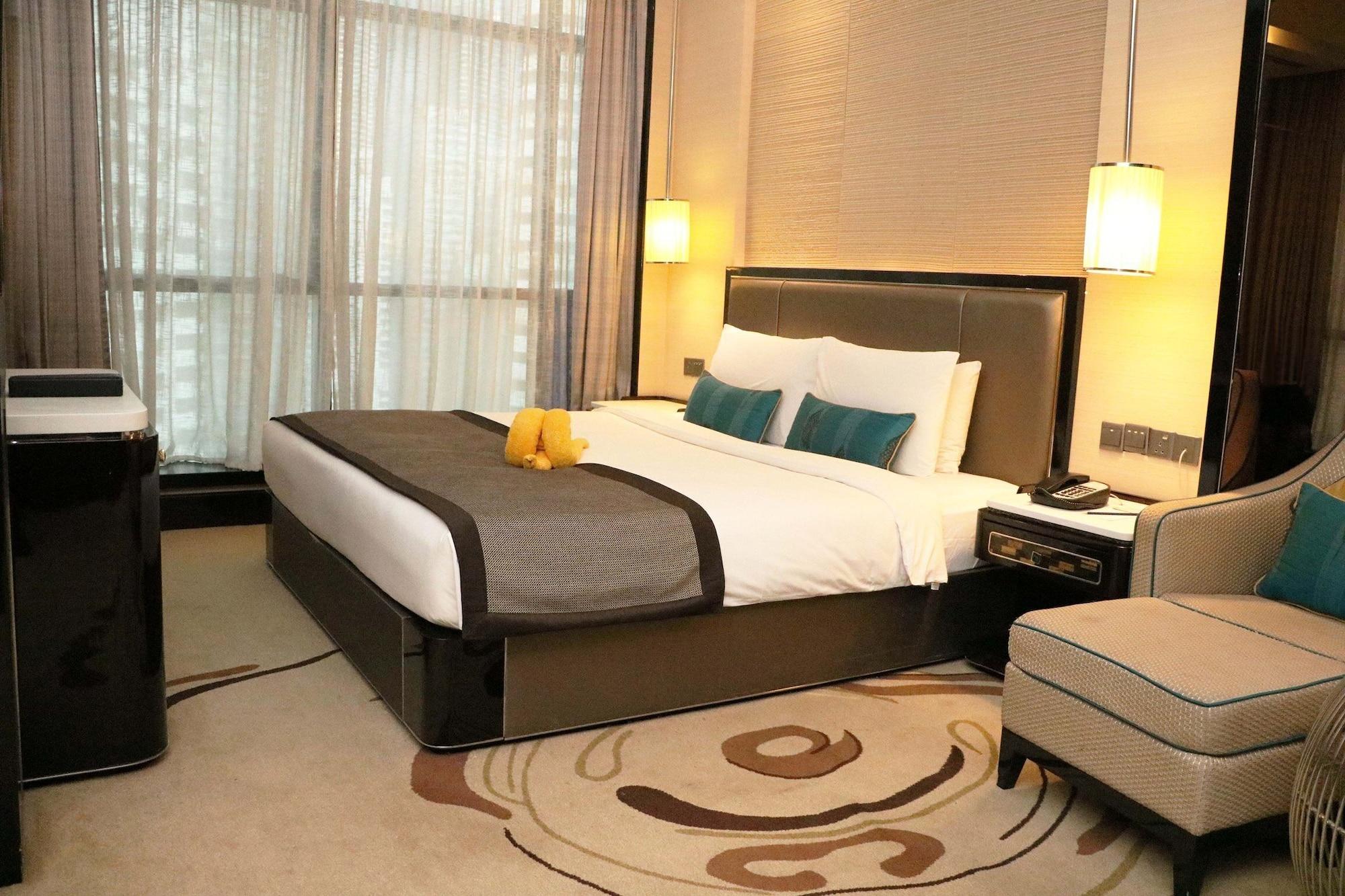 Pacific Regency Hotel Suites Куала-Лумпур Экстерьер фото A bedroom at the hotel
