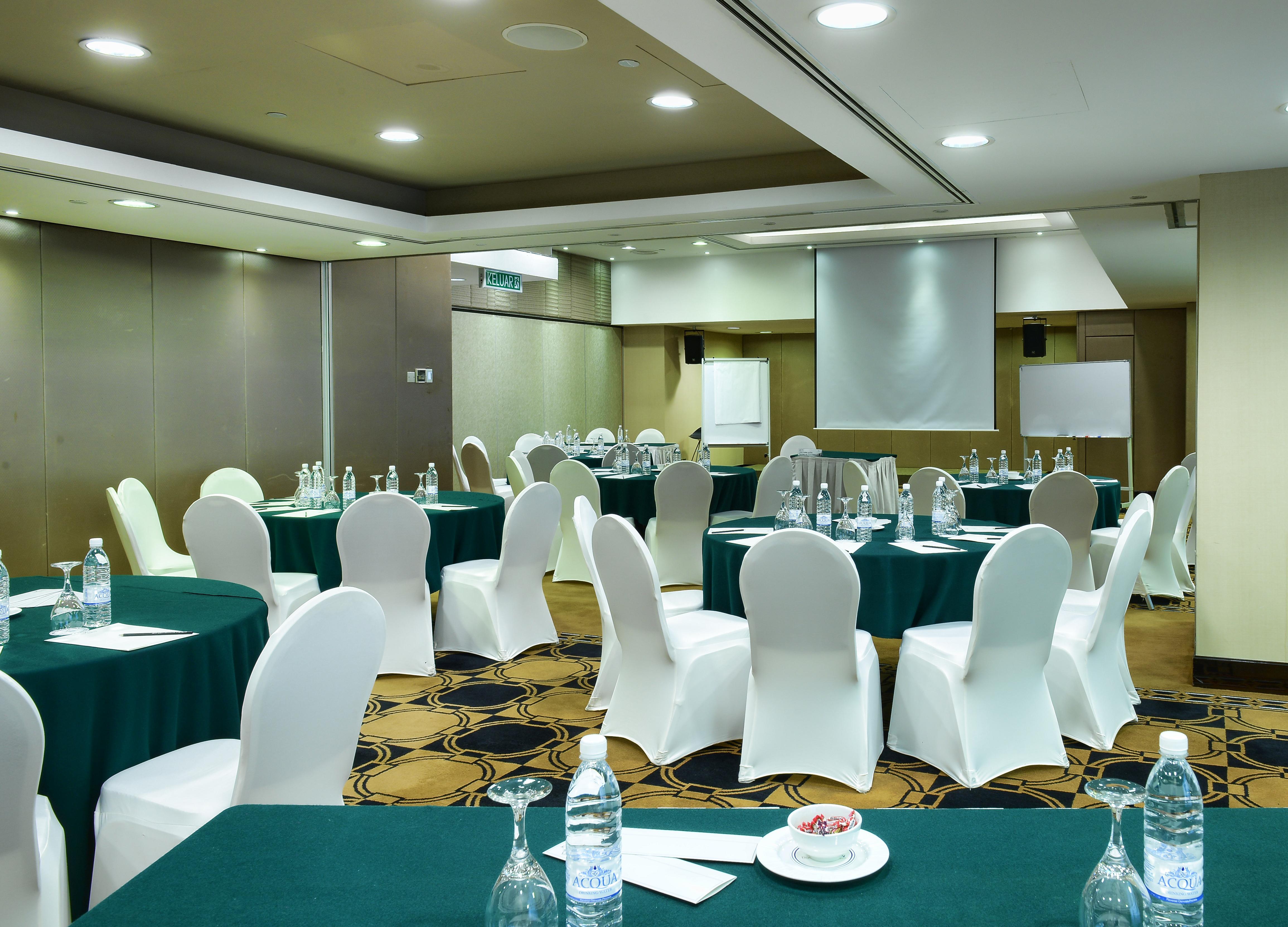 Pacific Regency Hotel Suites Куала-Лумпур Экстерьер фото Meeting room